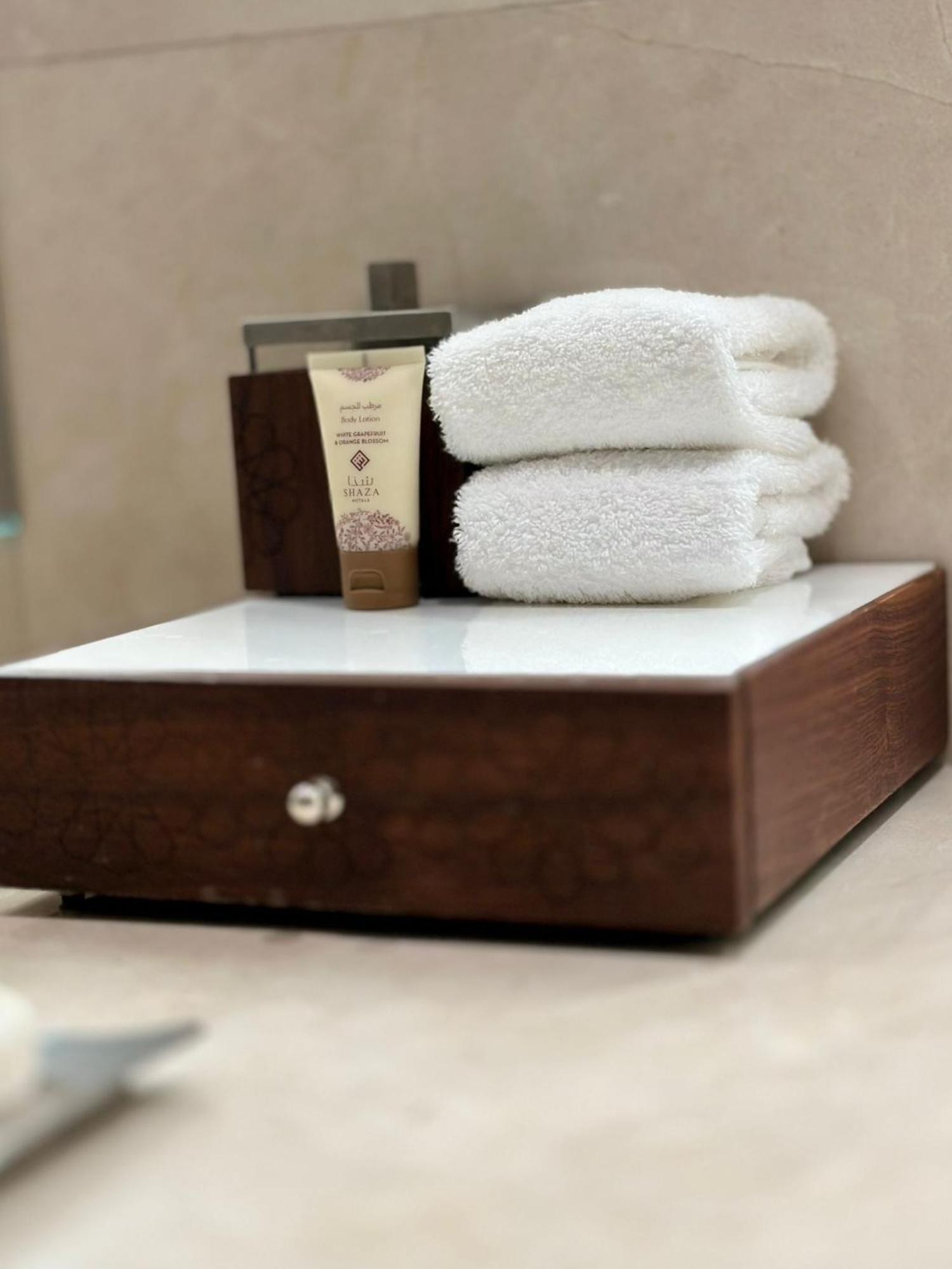 Shaza Doha Hotell Eksteriør bilde A drawer with a towel and soap